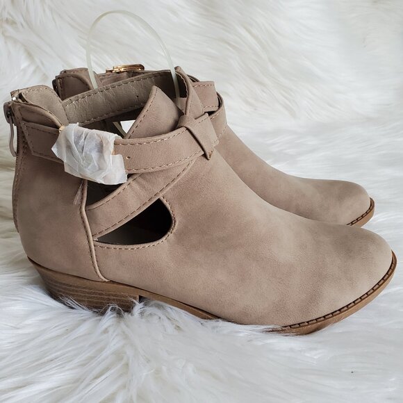 Top Moda Suede Taupe Back Zip Ankle Cut-Out Heeled Booties SZ 6.5 - Picture 3 of 10